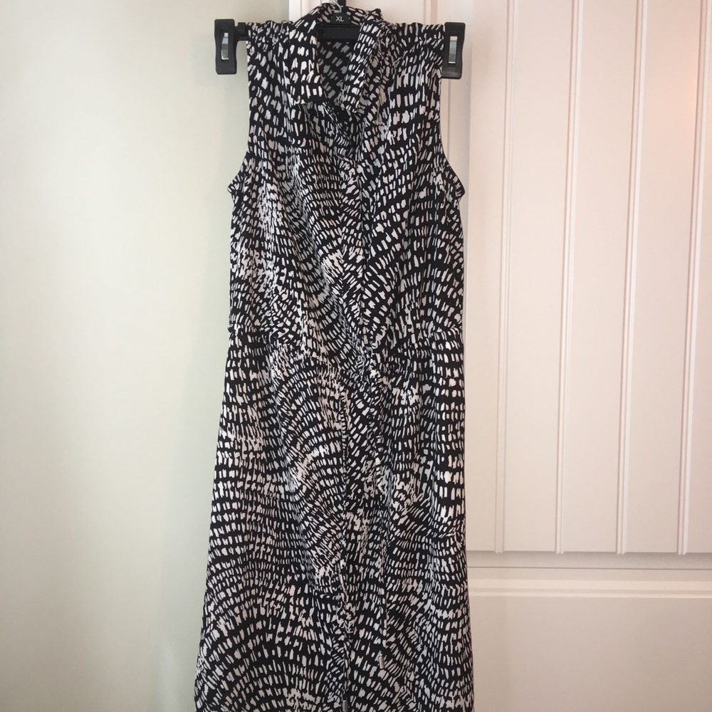 Black and white print sleeveless dress